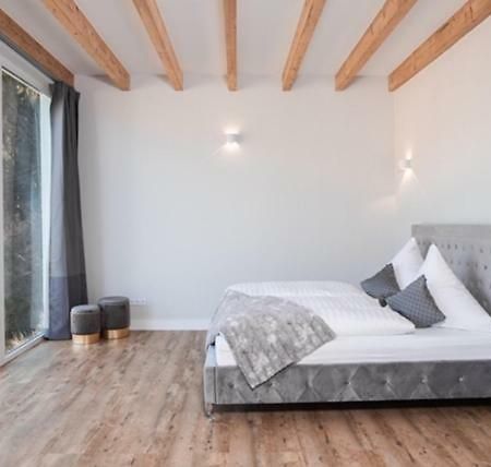 Ferienwohnung Otto-Dill-Halle Elmstein Esterno foto